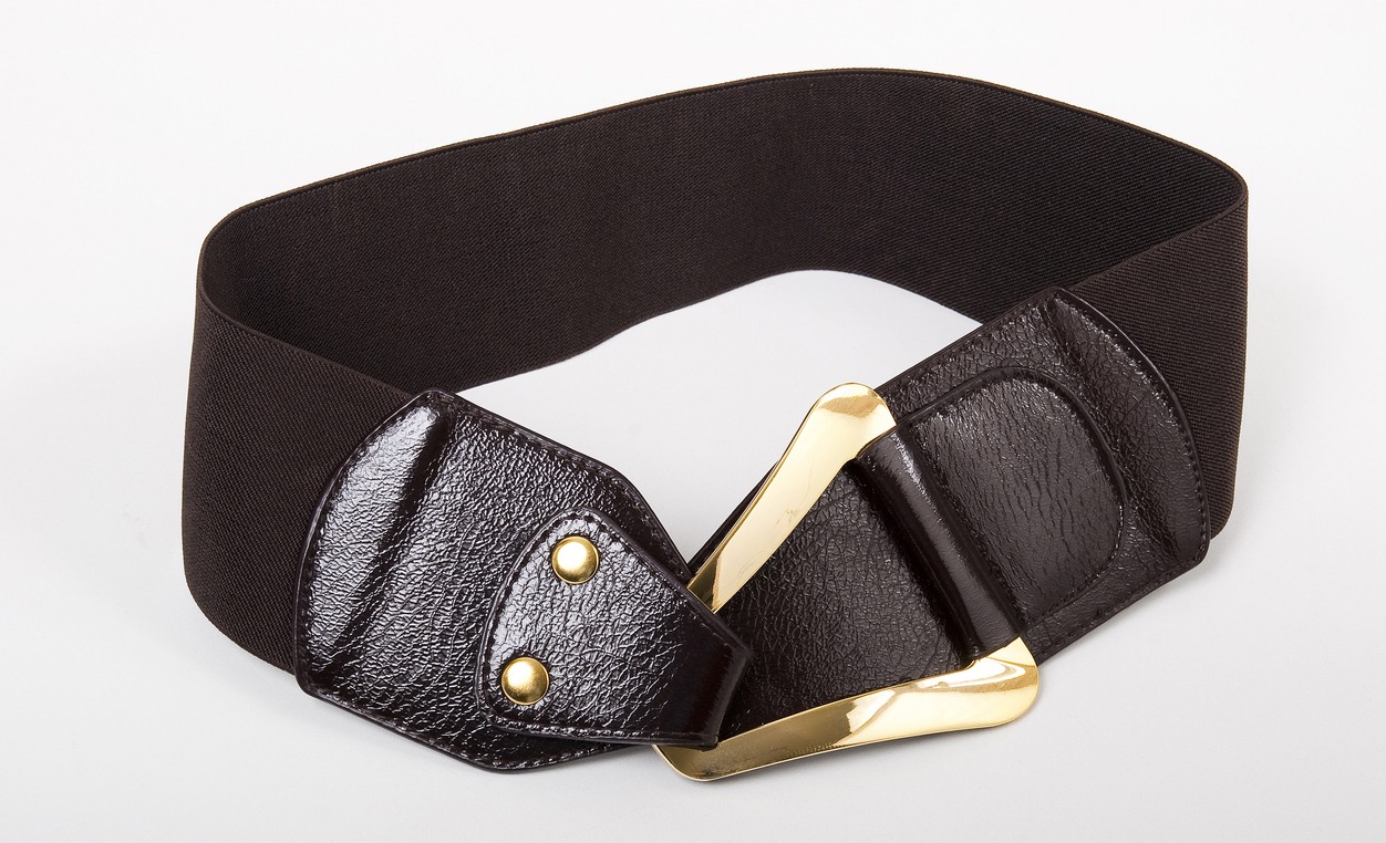 A brown cinch leather belt