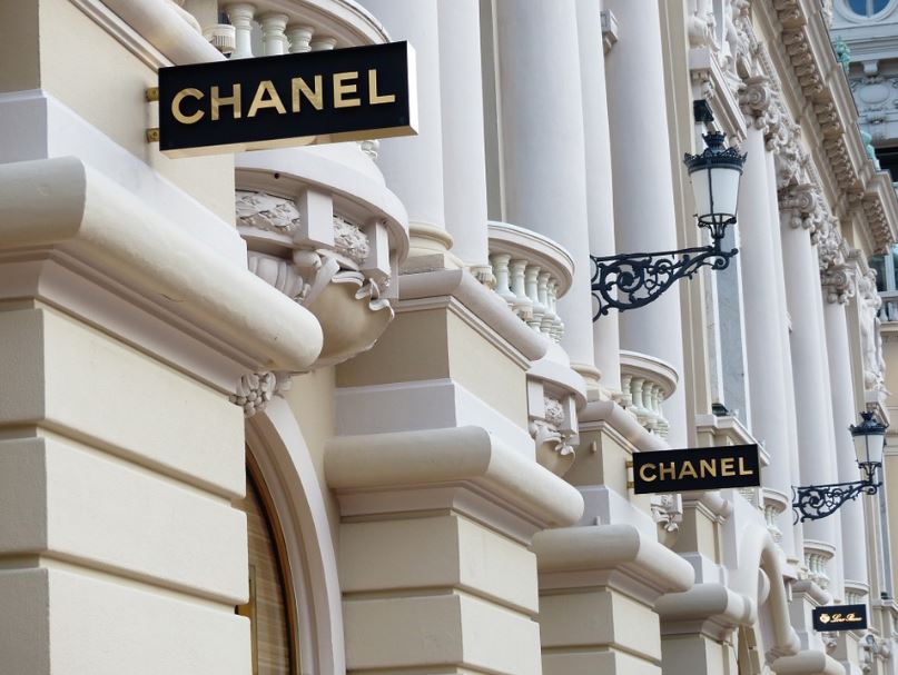 Chanel outlet. 
