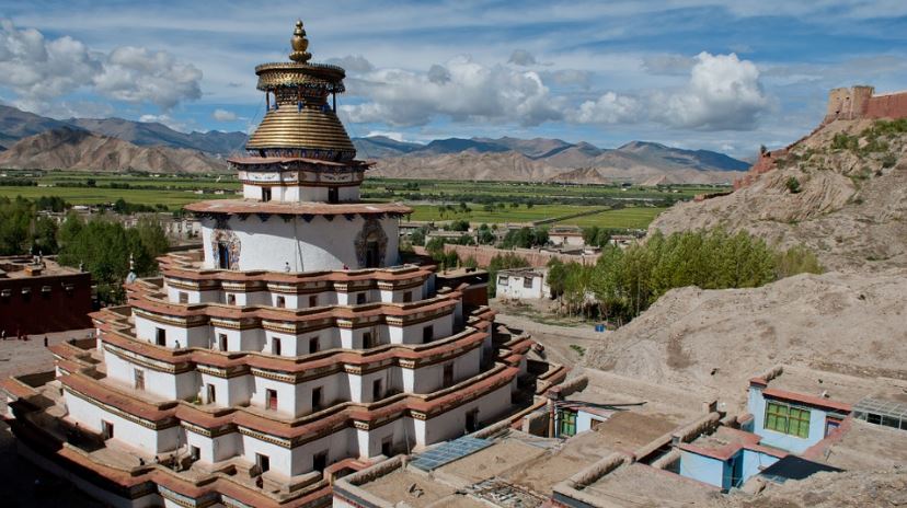Temple_ in Tibet. 