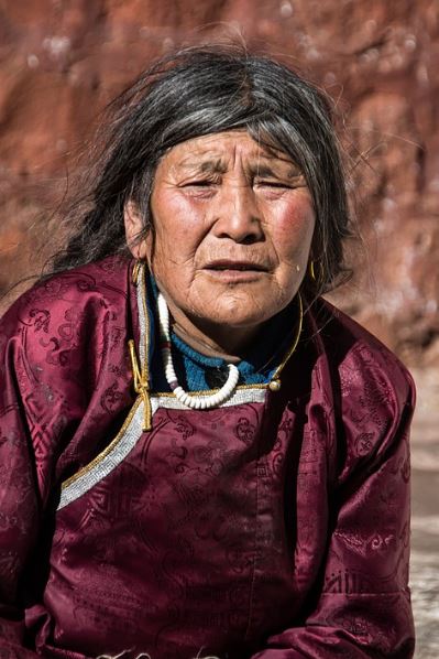 Women in Tibet. 