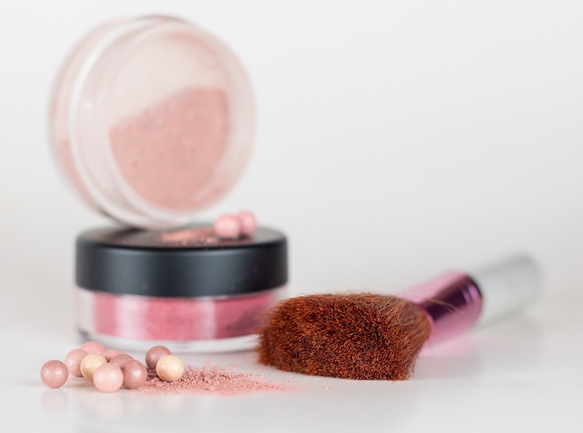 Makeup foundation powder and brush