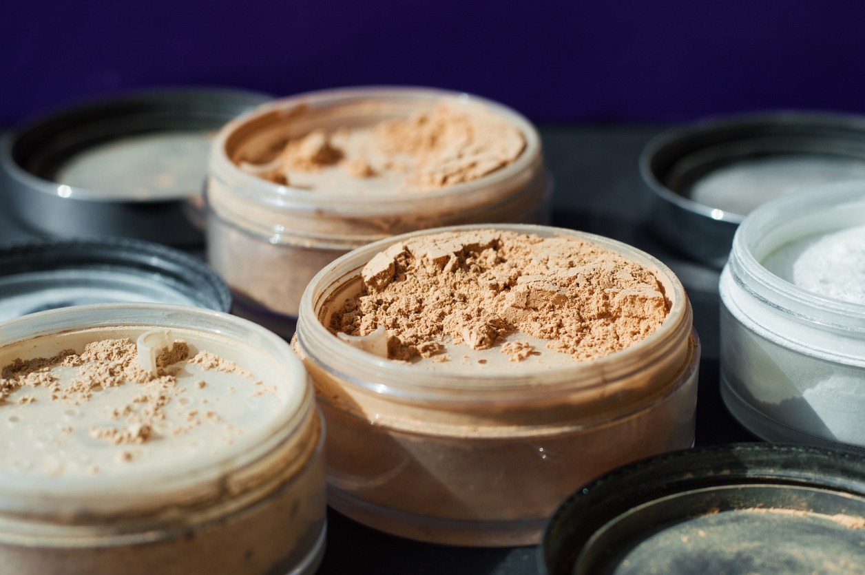 Mineral powder of nude colors