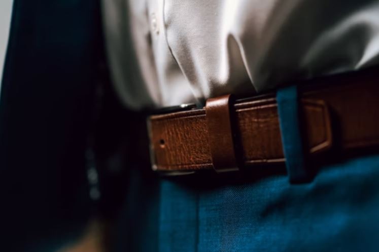 person-wearing-a-belt