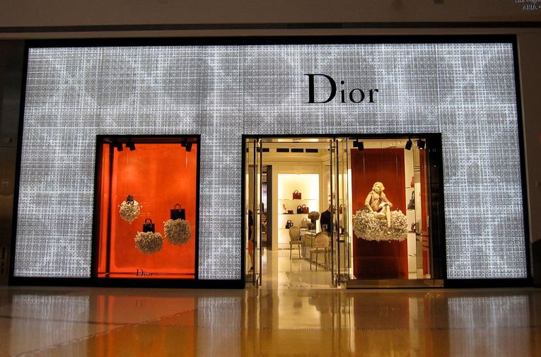 A-Christian-Dior-boutique