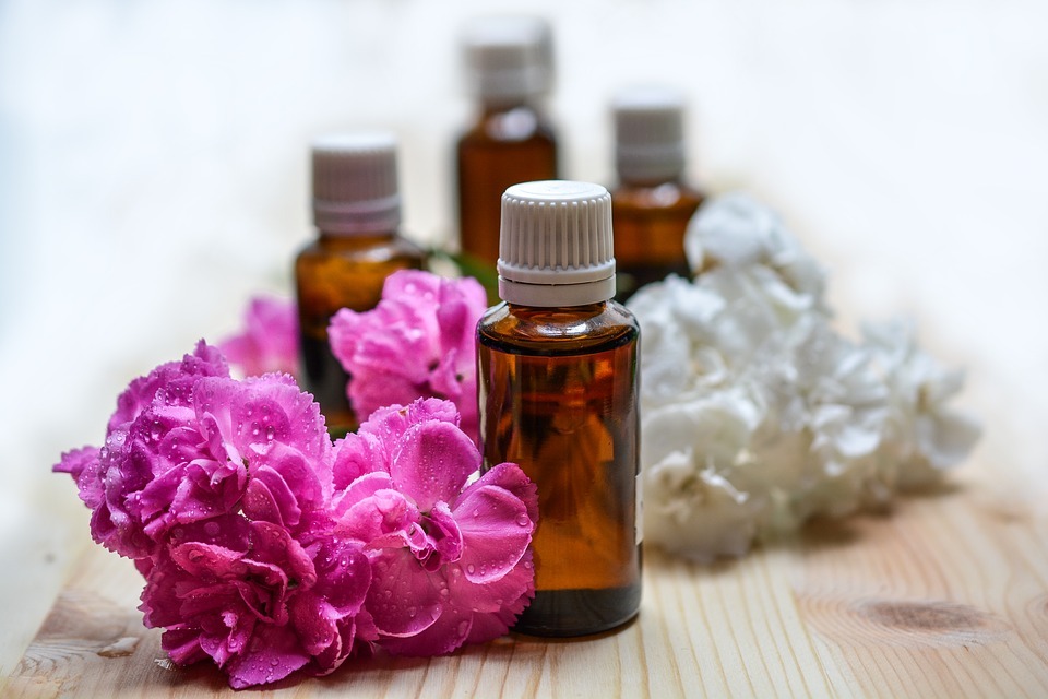 Essential-Oils-for-People-with-Acne-Prone-Skin