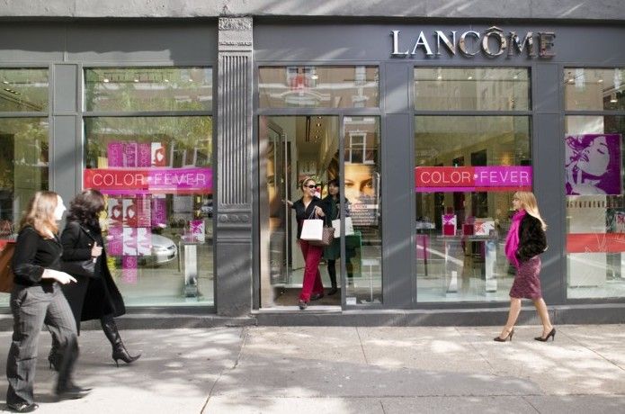 The-exterior-of-a-Lancôme-boutique-in-New-York-City