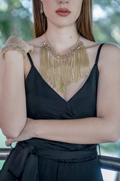 woman wearing a gold chain bib necklace