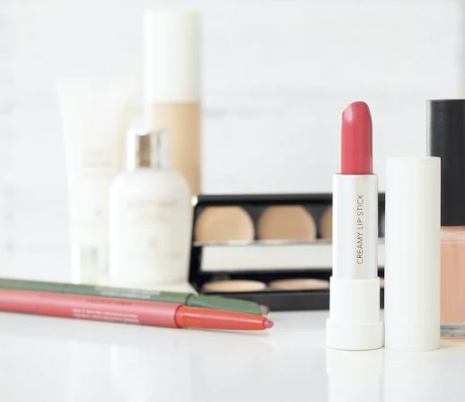 A-photo-of-lipsticks-and-eye-make-up