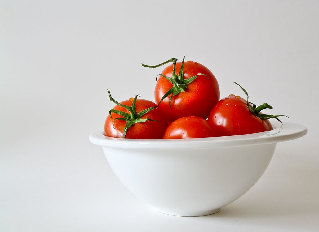 Tomatoes-in-a-white-bowl