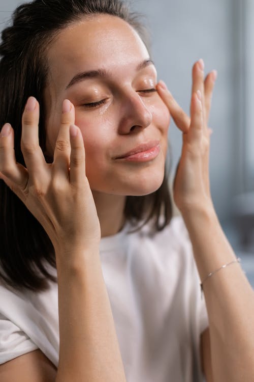 picture of a woman patting the side of her eyes