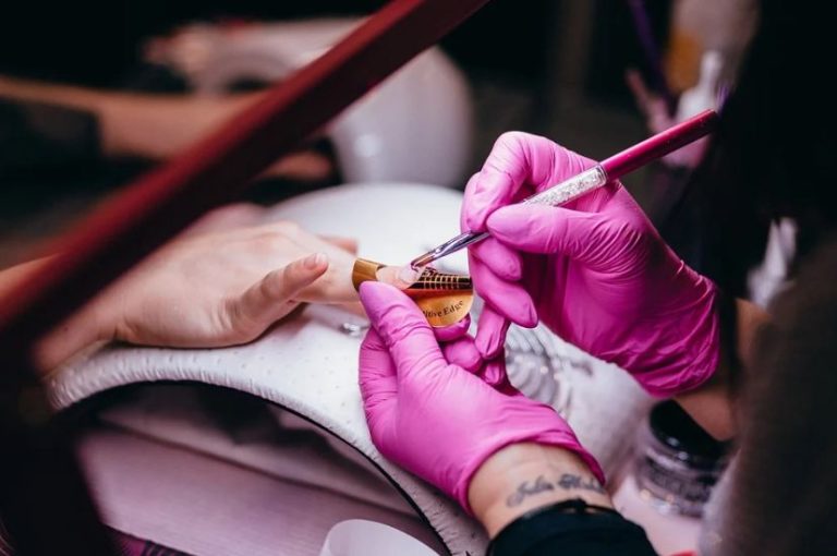 Pros and Cons of Getting Regular Manicure