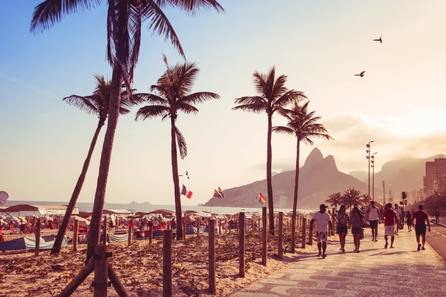 Rio-de-Janeiro-Copacabana-beach-people-walking-in-the-street