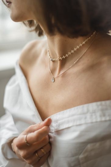 Tips for Wearing Jewelry With Sensitive Skin