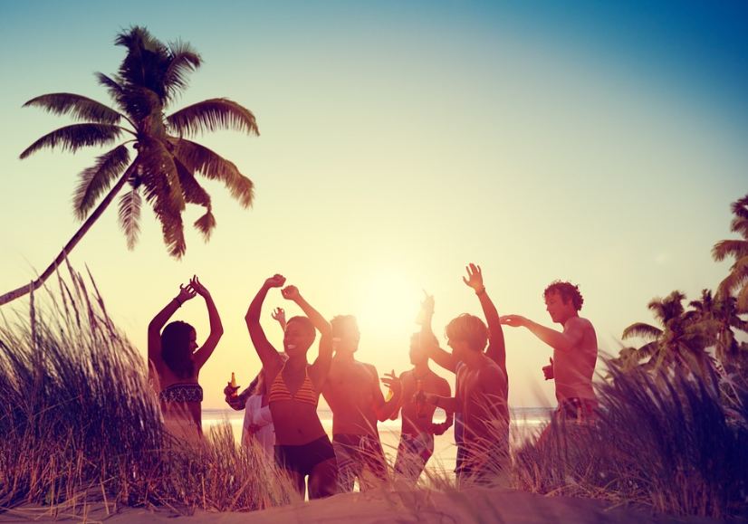 beach-party-people-in-swimwear-white-sand-grass-sea-coconut-trees