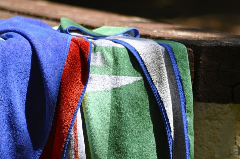 beach-towel-picnic-table